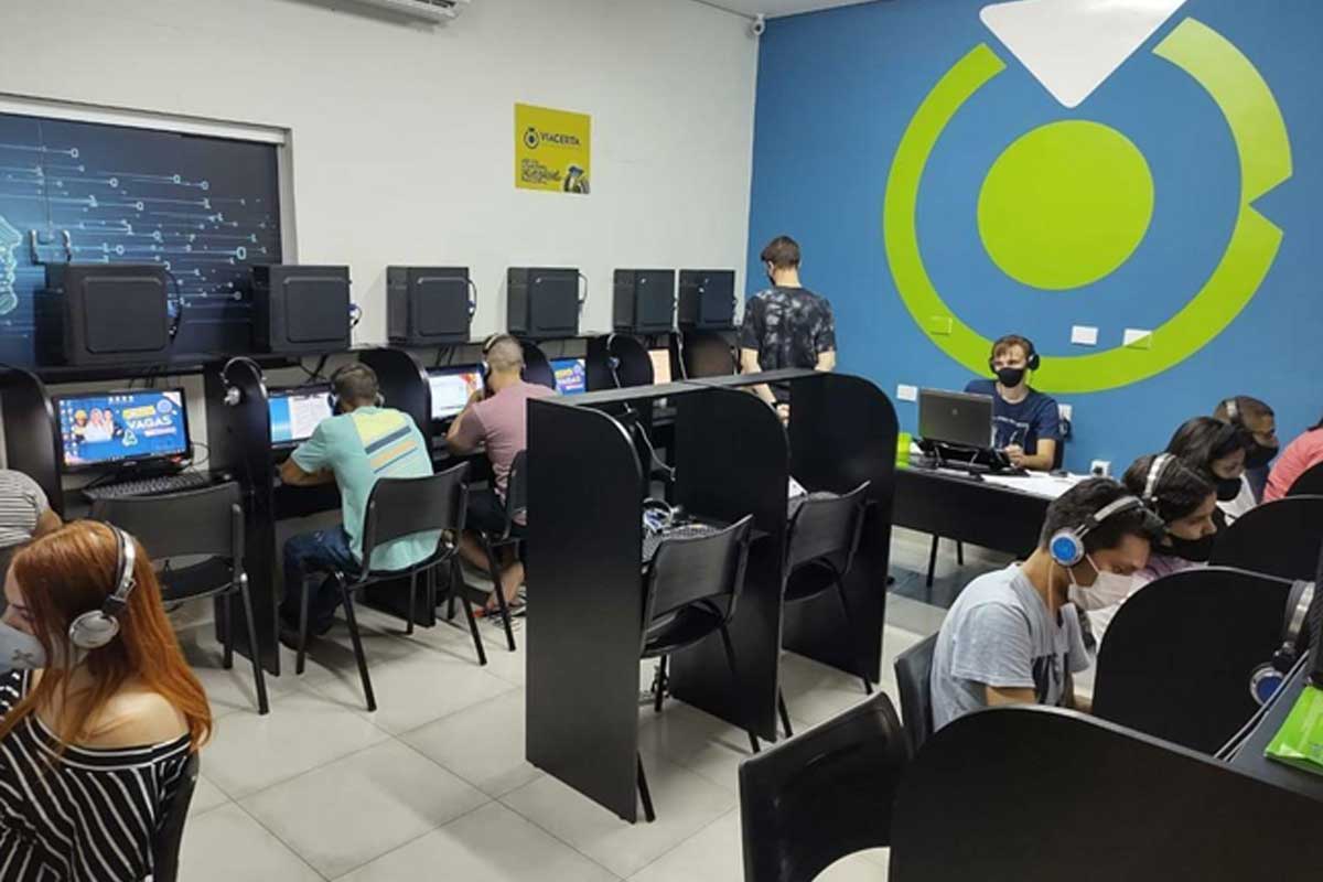 Franquia Via Certa revoluciona a educação no Brasil com programas sociais inovadores